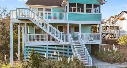 1435 - The Whalecome Inn, a spacious 6-bedroom home in Corolla with ocean views.