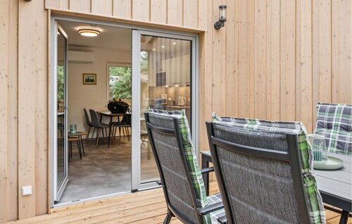 Lovely home in Röbel with lake view