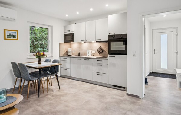Fridge, dishwasher, coffee/tea maker