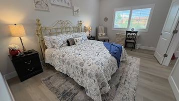 1 bedroom, desk, iron/ironing board, WiFi