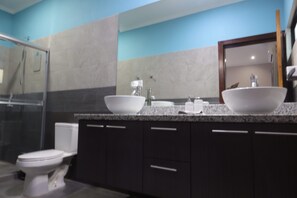 Dusche, Handtücher, Toilettenpapier