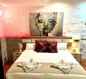 1 bedroom, iron/ironing board, WiFi, bed sheets - Oshun Deluxe Gran Via (Arabic) (Madrid)