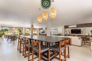 Appartement, plusieurs lits, balcon, vue piscine (VistaVela III 3204) | Vue de la chambre