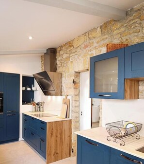 Microwave, dishwasher - Gîtes de France® - La Buissière "The House (DURAVEL)