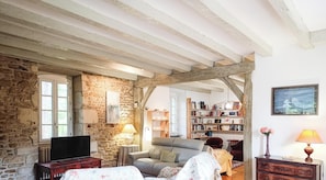TV - Gîtes de France® - La Buissière "The House (DURAVEL)