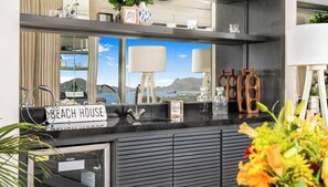 Apartment, Multiple Beds, Balcony, Ocean View (VistaVela II PH 2607) | Interior