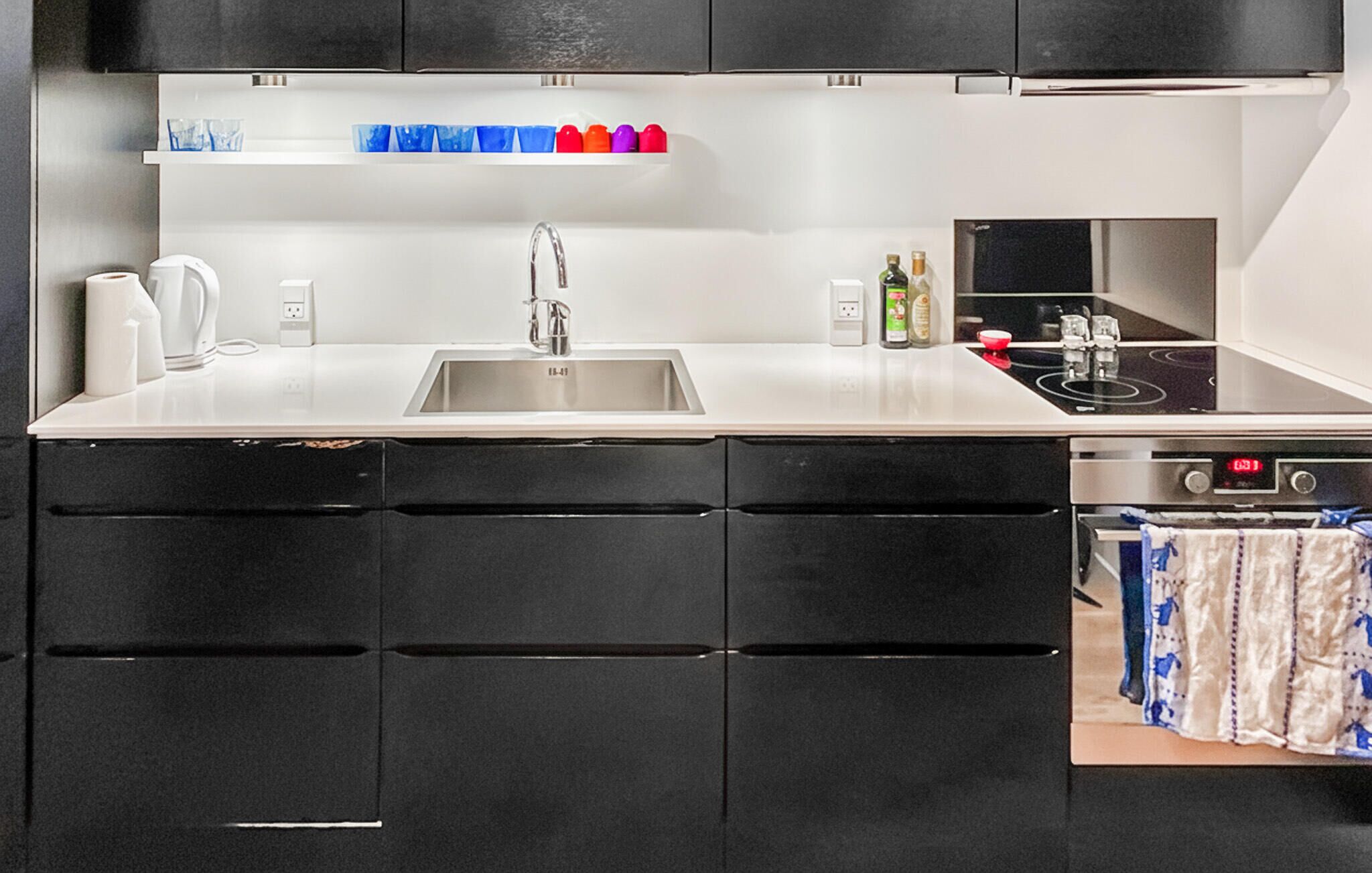 Kylskåp och kaffe- och tebryggare