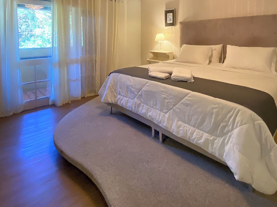 Deluxe-Doppelzimmer, Veranda, Stadtblick | Schallisolierte Zimmer, kostenloses WLAN