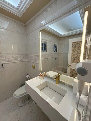 Superior Double Room | Bathroom