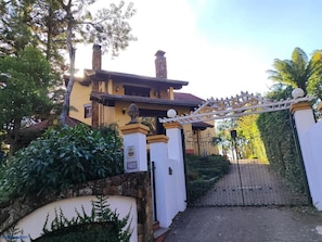 Fachada da propriedade