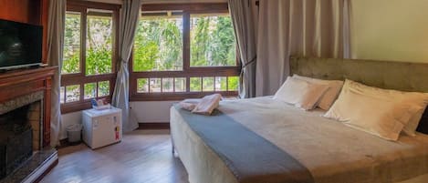 Deluxe Double Room, Lanai, City View