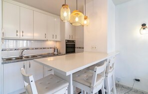 Fridge, microwave, oven, stovetop - Cozy apartment in Fuengirola (Fuengirola)