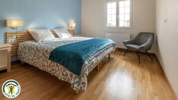 Cuna de viaje, wifi gratis y ropa de cama