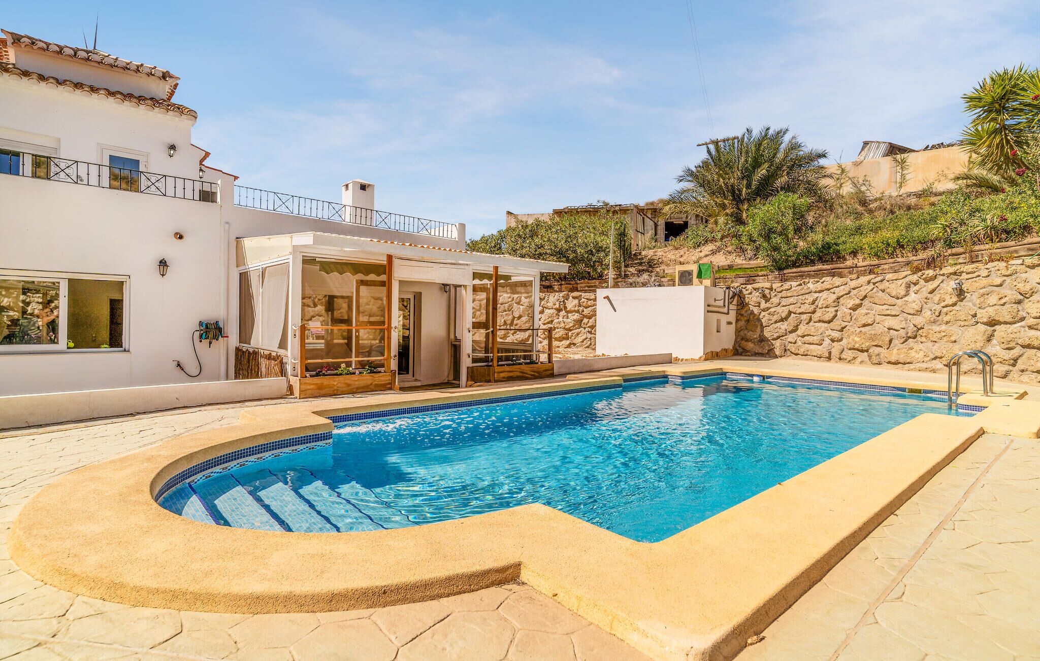 Et oppvarmet basseng