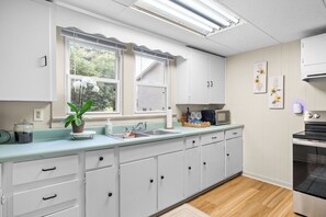 Mikroaaltouuni, uuni, liesi