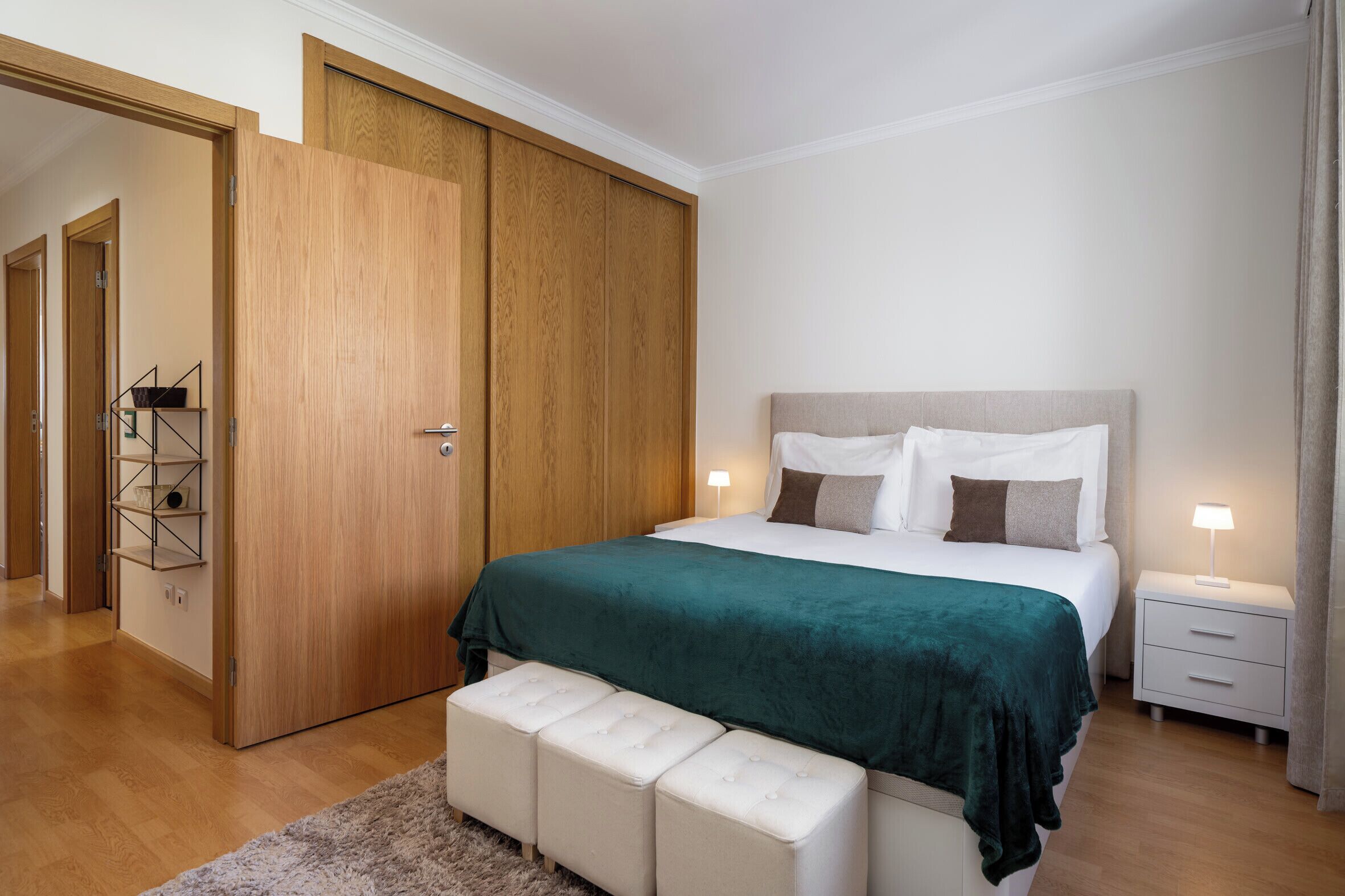 1 dormitorio, tabla de planchar con plancha, wifi y ropa de cama