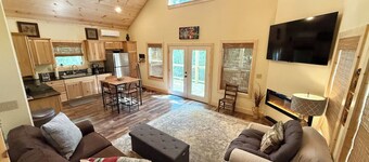 CHARMING Lakeside Cottage