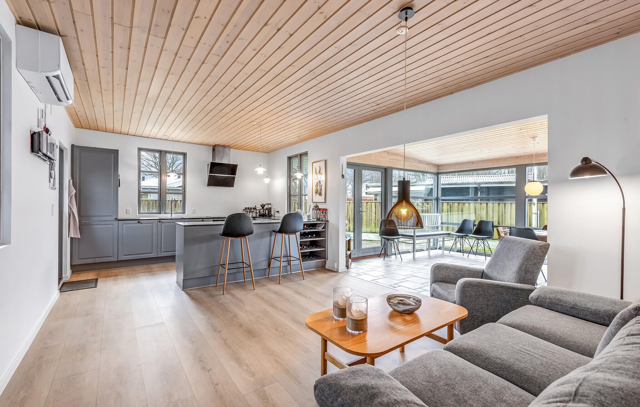 Smart TV, fireplace, stereo