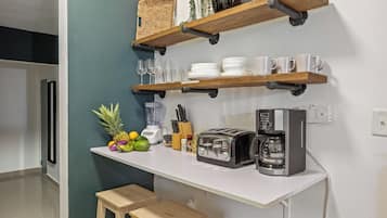 Apartment, 3 Bedrooms, Non Smoking, Kitchen | Private kitchen