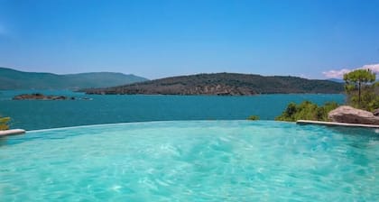 4BR Garden Villa • Private Pool • Aegean Elegance