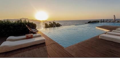 Spacious 2+1 Suite w/ Terrace