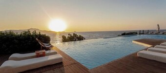 Spacious 2+1 Suite w/ Terrace