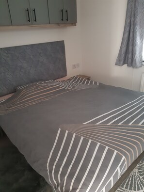 2 多间卧室、WiFi、床单