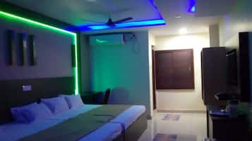 9 chambres, fer et planche à repasser, Wi-Fi, draps fournis