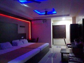 9 bedrooms, iron/ironing board, WiFi, bed sheets