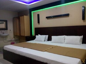 9 bedrooms, iron/ironing board, WiFi, bed sheets