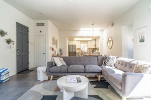 TV - The Grey House, A Modern Pool Home in La Quinta (La Quinta)