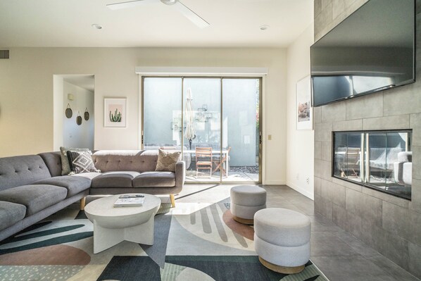 TV - The Grey House, A Modern Pool Home in La Quinta (La Quinta)