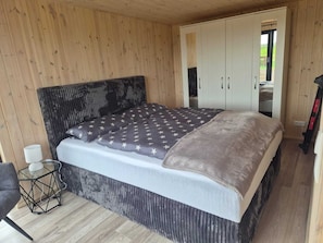 2 bedrooms, free WiFi, bed sheets, wheelchair access