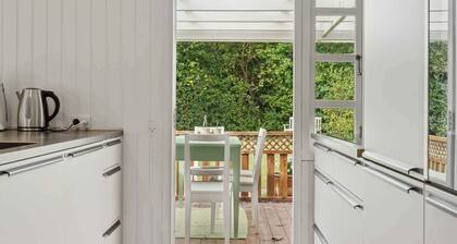 Renovated classic cottage close to beach