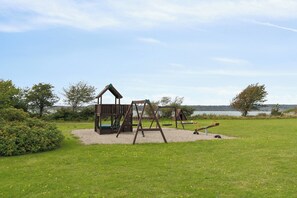 Children’s area - Renovated classic cottage close to beach (Roslev)