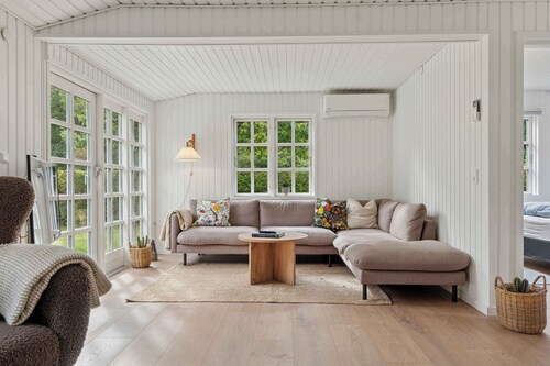 Renovated classic cottage close to beach