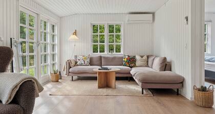 Renovated classic cottage close to beach