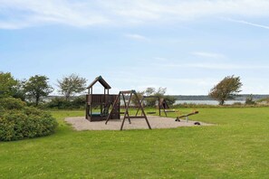 Children's area - Renovated classic cottage close to beach (Roslev)