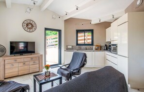 Fridge, stovetop, dishwasher, coffee/tea maker