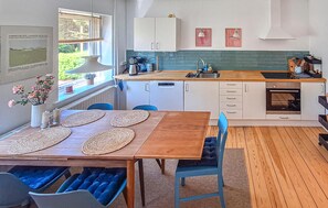 Fridge, stovetop, dishwasher, coffee/tea maker - Beautiful home in ærøskøbing with WiFi (Ærøskøbing)