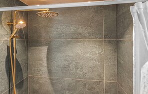 Shower - Beautiful home in ærøskøbing with WiFi (Ærøskøbing)