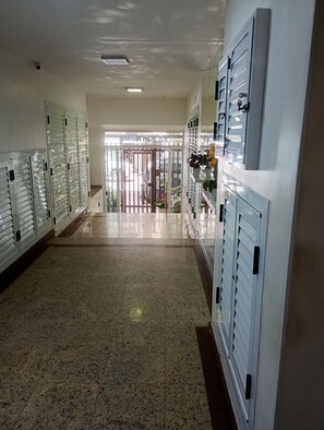 المنشأة من الداخل