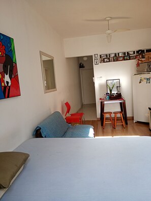 1 bedroom, iron/ironing board, free WiFi, bed sheets - Apartment 50 meters from the beach 🏖️   (Rio de Janeiro)