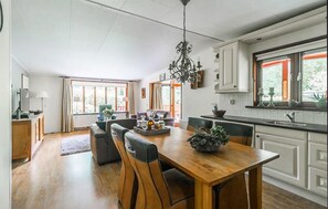 Unclassified image, 5 of 25, button