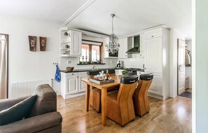 Unclassified image, 3 of 25, button