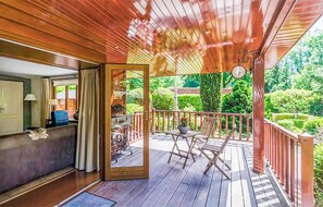 Unclassified image, 2 of 25, button