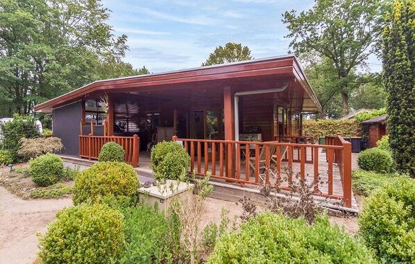 Unclassified image, 1 of 25, button