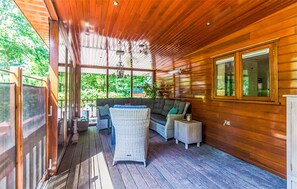 Unclassified image, 4 of 25, button