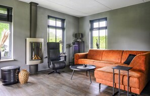 Smart TV y chimenea 