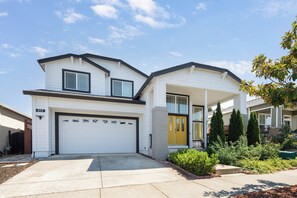 Exterior - Charming 4-bedroom villa with AC in Windsor (Windsor)